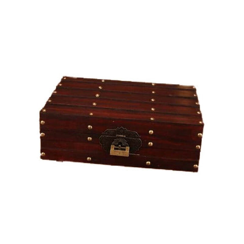 Holztruhe mit Schloss