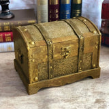 Schatztruhe mit Gravur
